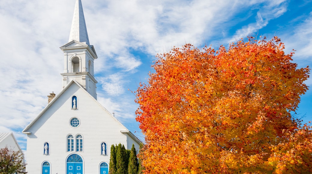 Entrelacs Church in Autumn