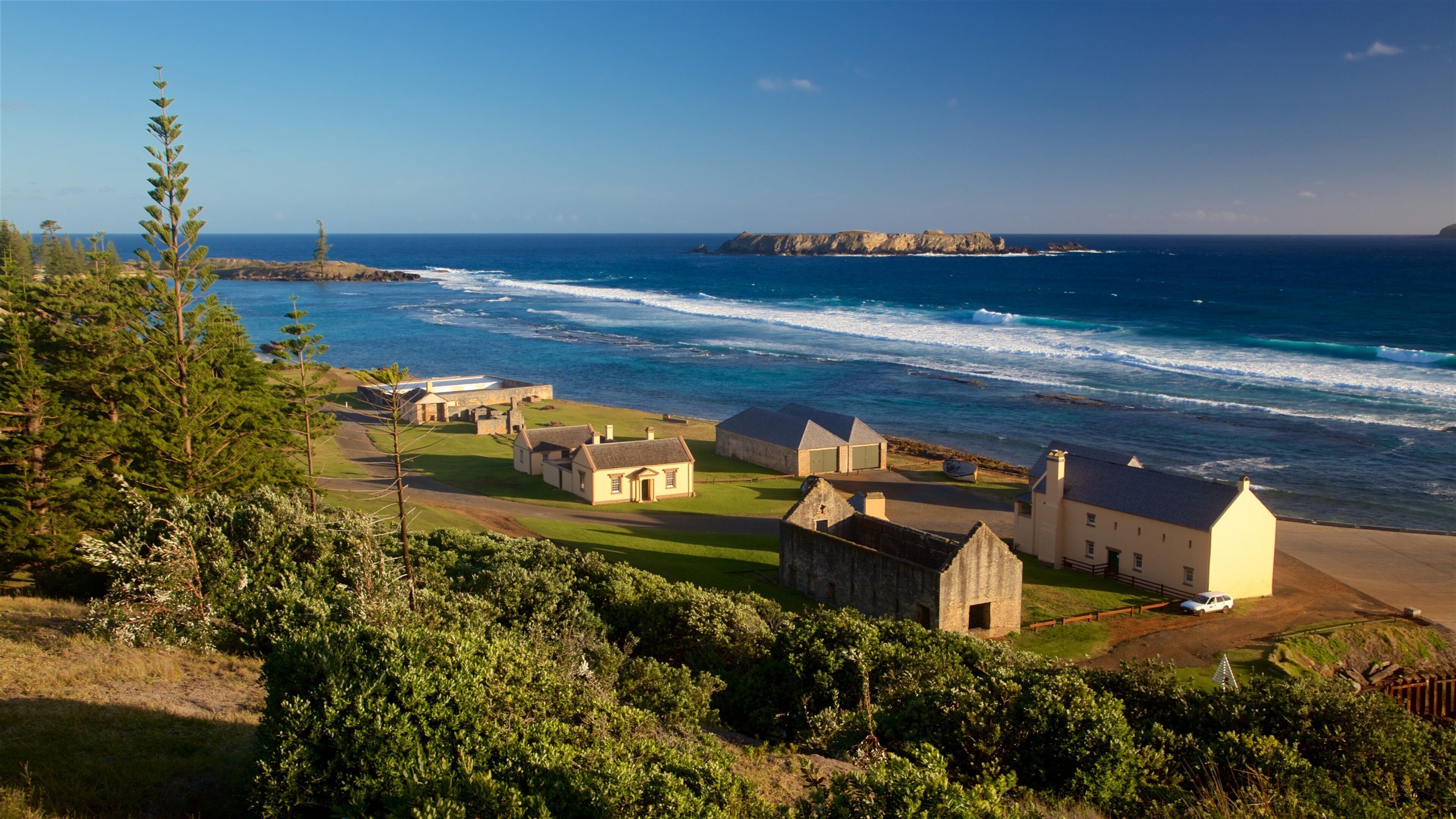 Kingston and Arthur\'s Vale Historic Area which includes general coastal views, island images and a small town or village