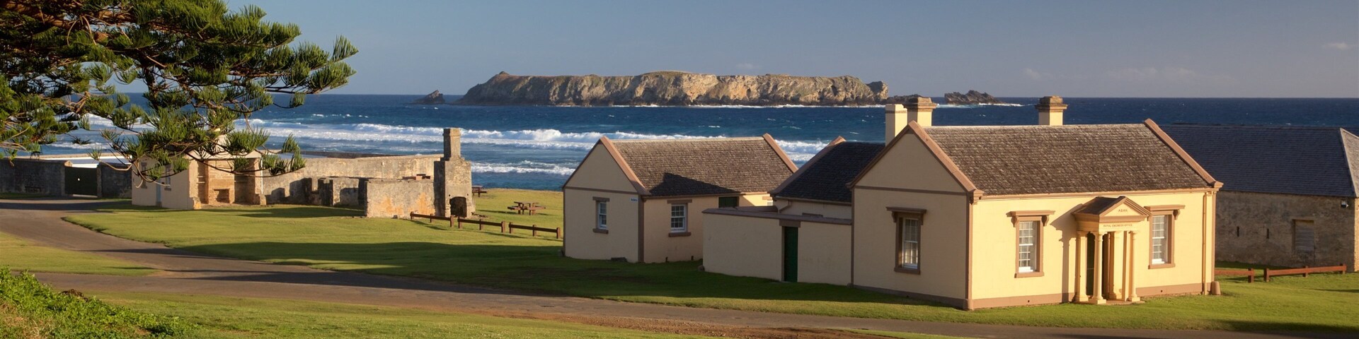 Kingston and Arthur\'s Vale Historic Area featuring island images, general coastal views and a small town or village