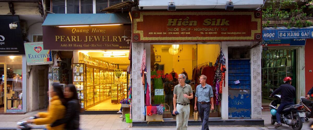 杭垓街 呈现出 看板 和 街道景色