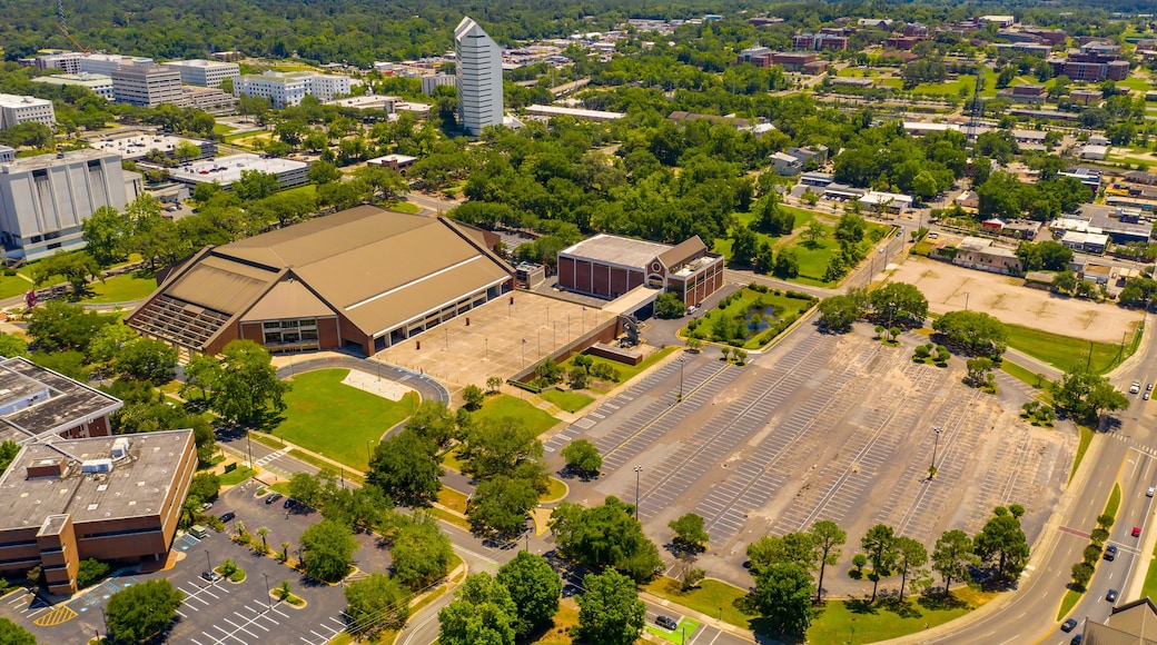 唐納德·L·塔克市民中心