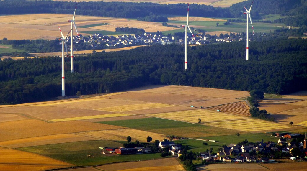 Luftbild Ballonflug: Windpark Rayerschied-Bergenhausen, vorne Rayerschied