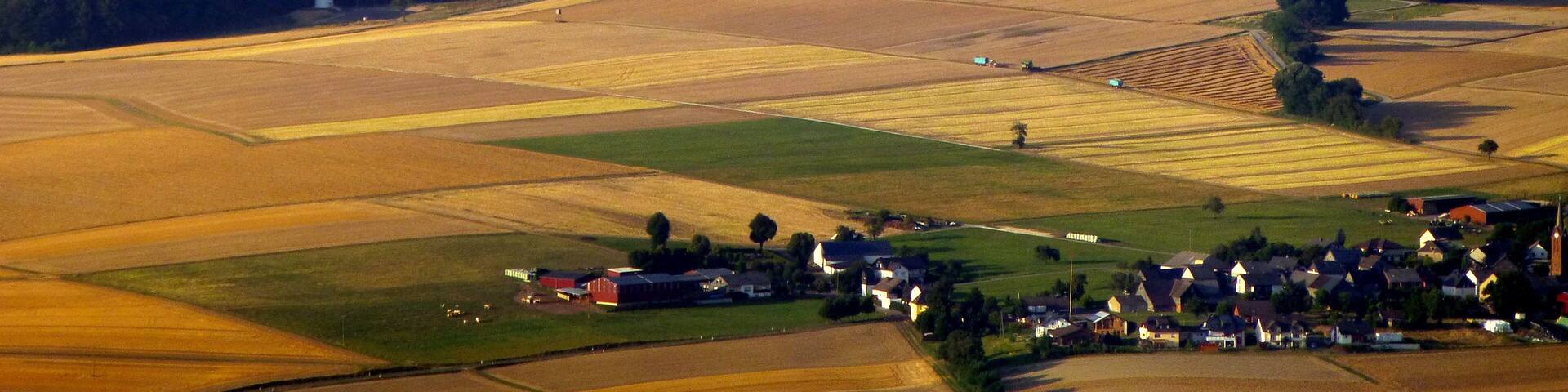 Luftbild Ballonflug: Windpark Rayerschied-Bergenhausen, vorne Rayerschied