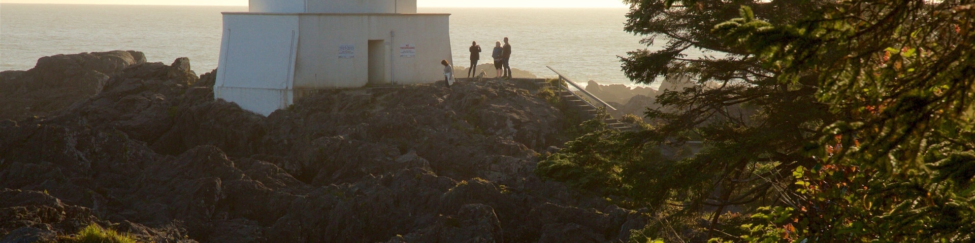 Amphitrite Point Lighthouse which includes general coastal views, a lighthouse and a sunset