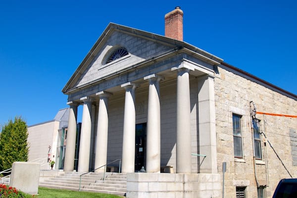 Pilgrim Hall Museum ofreciendo patrimonio de arquitectura