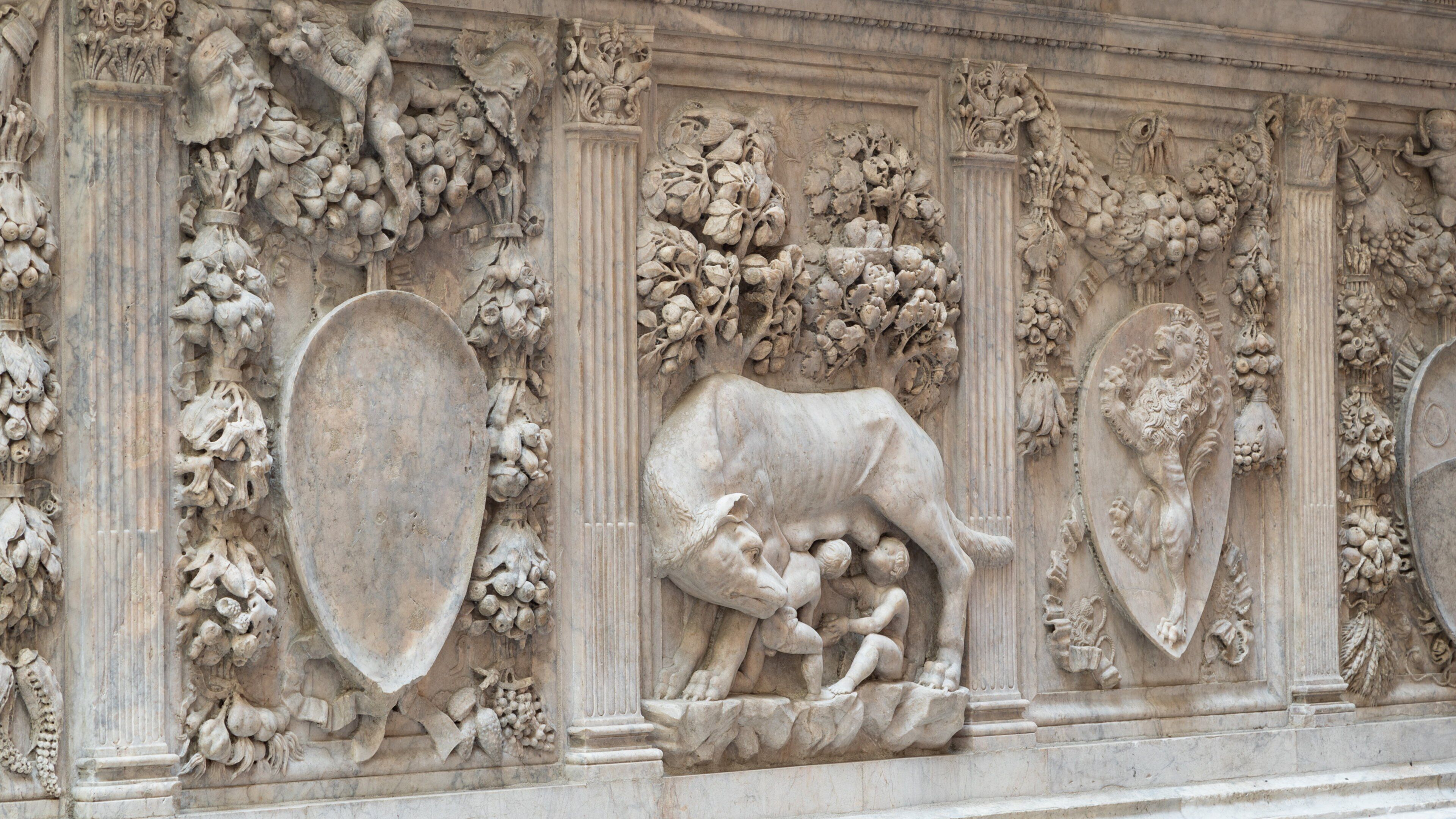 Loggia della Mercanzia featuring heritage elements