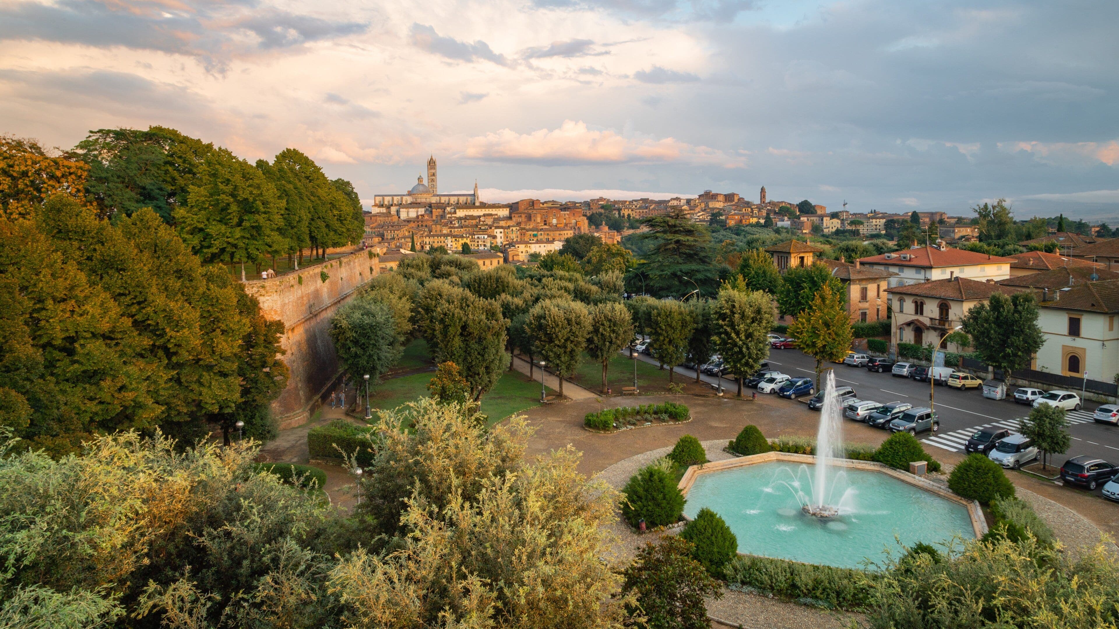 Fortezza Medicea showing landscape views, a sunset and a fountain