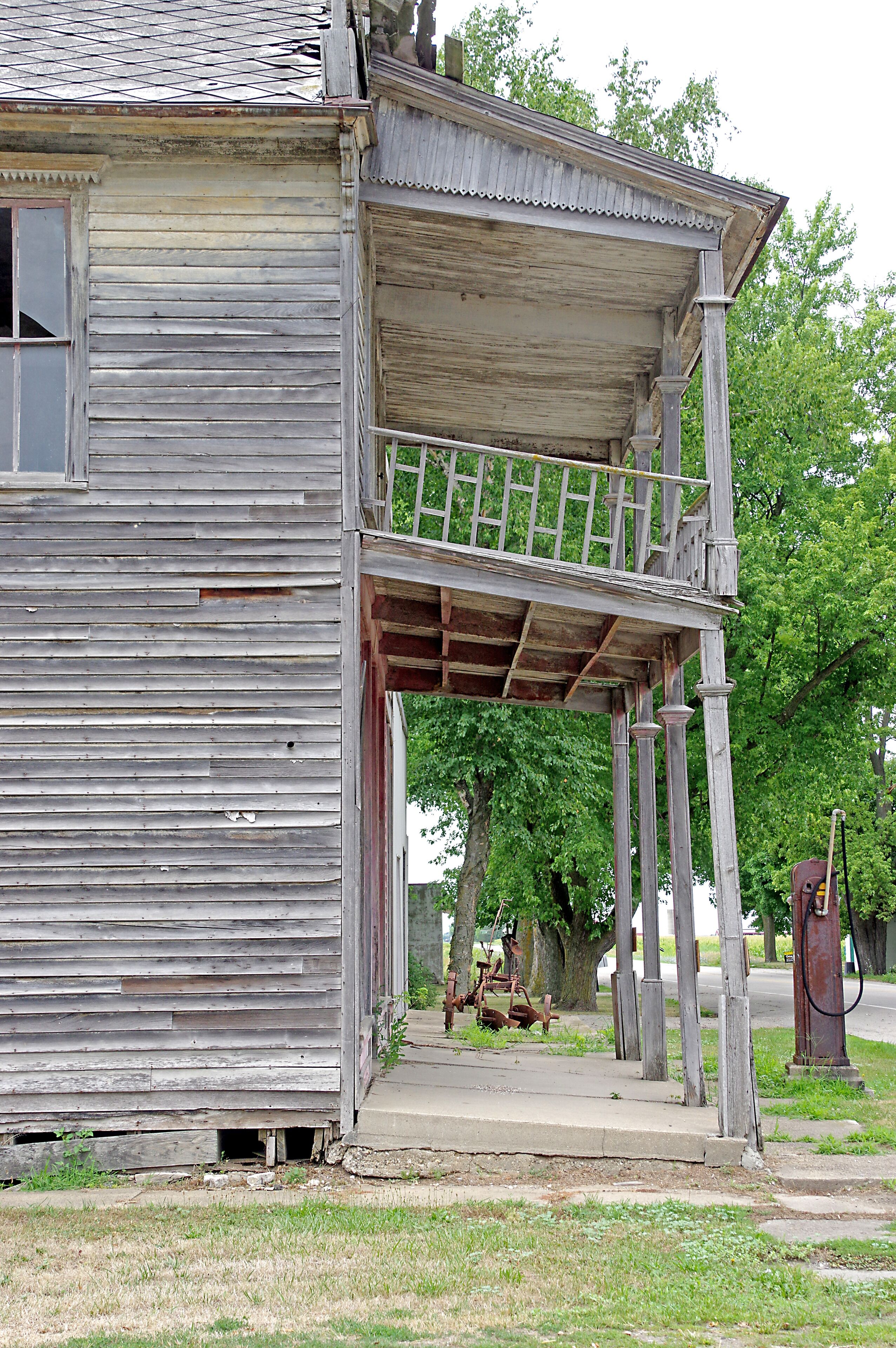 Driving the back roads we came across this old building. Obviously seen better days.  But even as it slowly collapses in on itself it still has character and I bet its fair share of stories to tell.