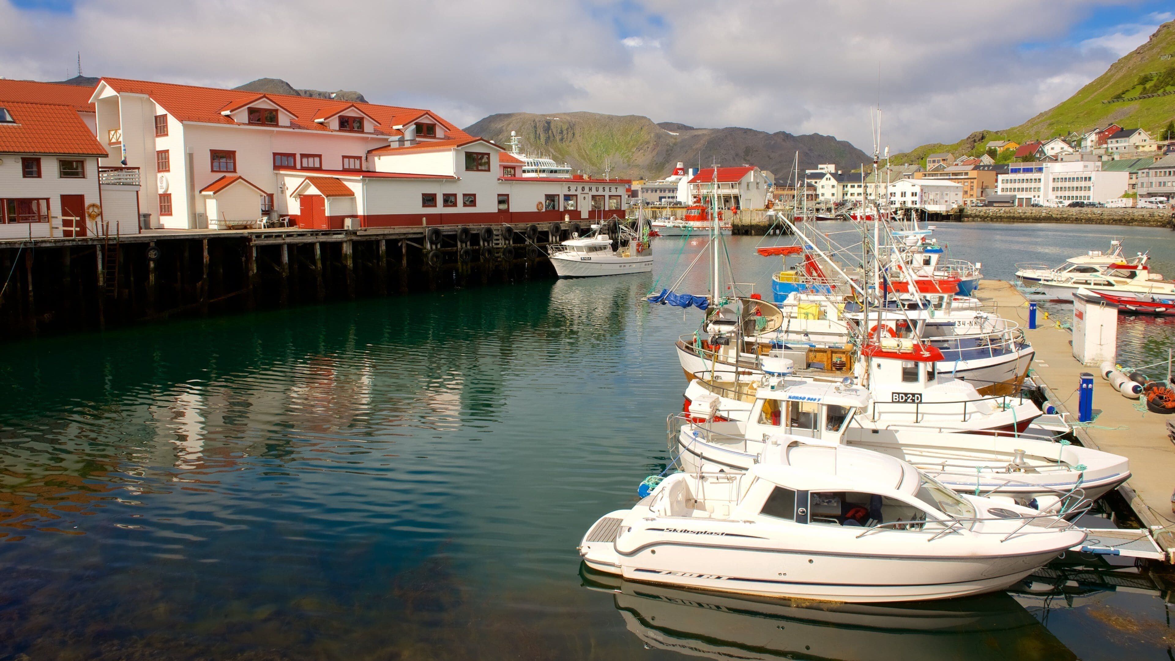 Puerto de Honningsvag ofreciendo una marina