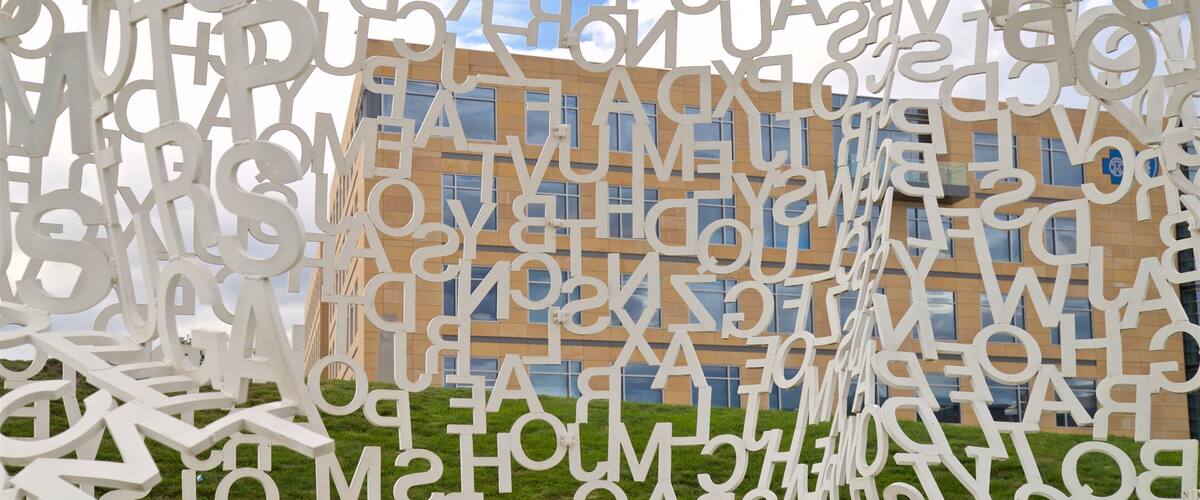 John and Mary Pappajohn Sculpture Park que inclui arte ao ar livre