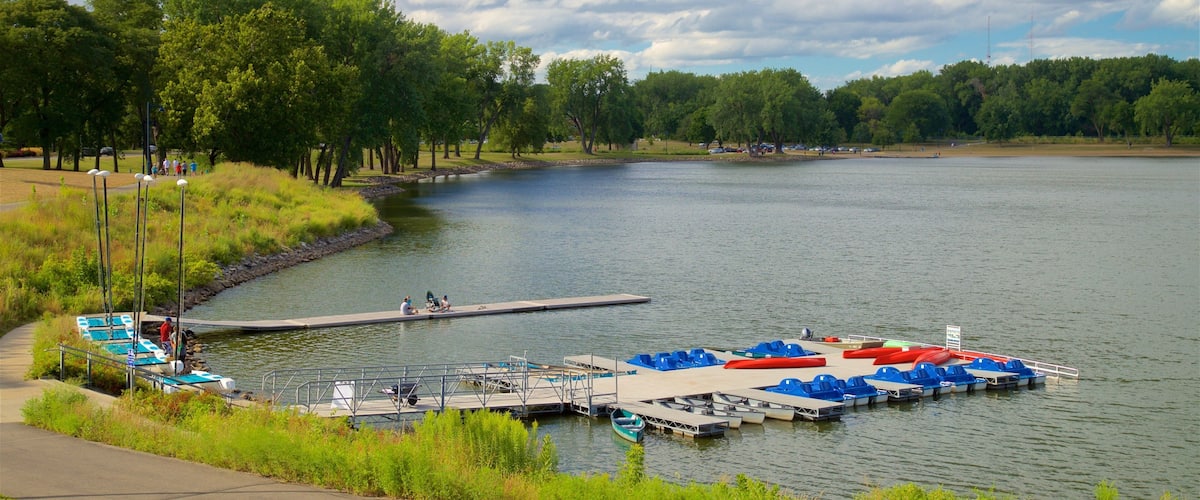 Grays Lake showing a lake or waterhole