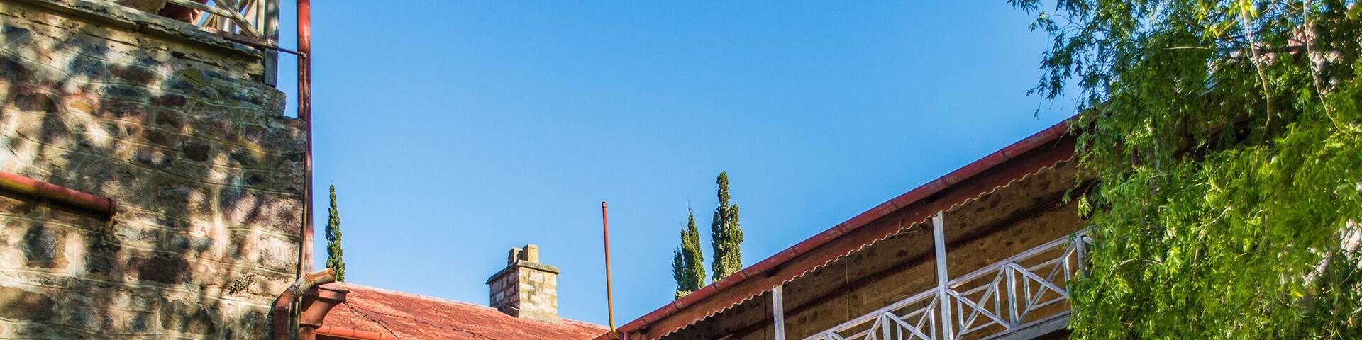 parte exterior trasera del antiguo hotel abandonado de Conchillas, Uruguay