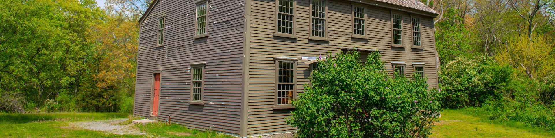 Jacob Whittemore House is a historic American Revolutionary War site built in 1716 in Minute Man National Historic Park in town of Lexington, Massachusetts MA, USA.