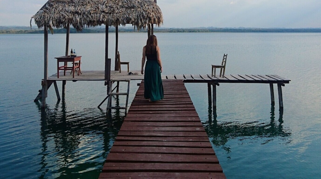 A beautiful place close to the popular tourist destination Flores.
There's not much more to do than to enjoy the calm and beautiful lake.