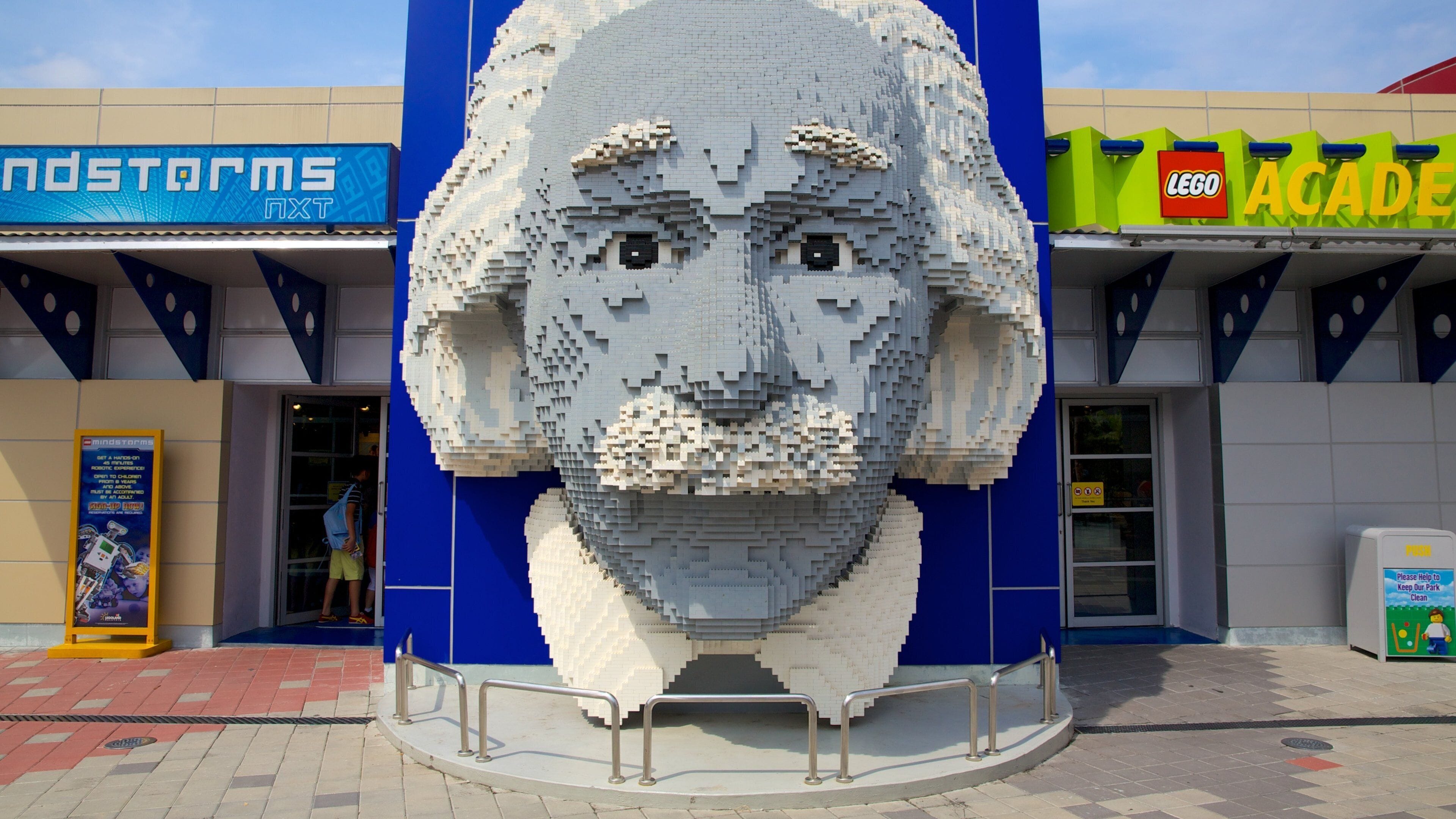 Johor Bahru showing rides and outdoor art