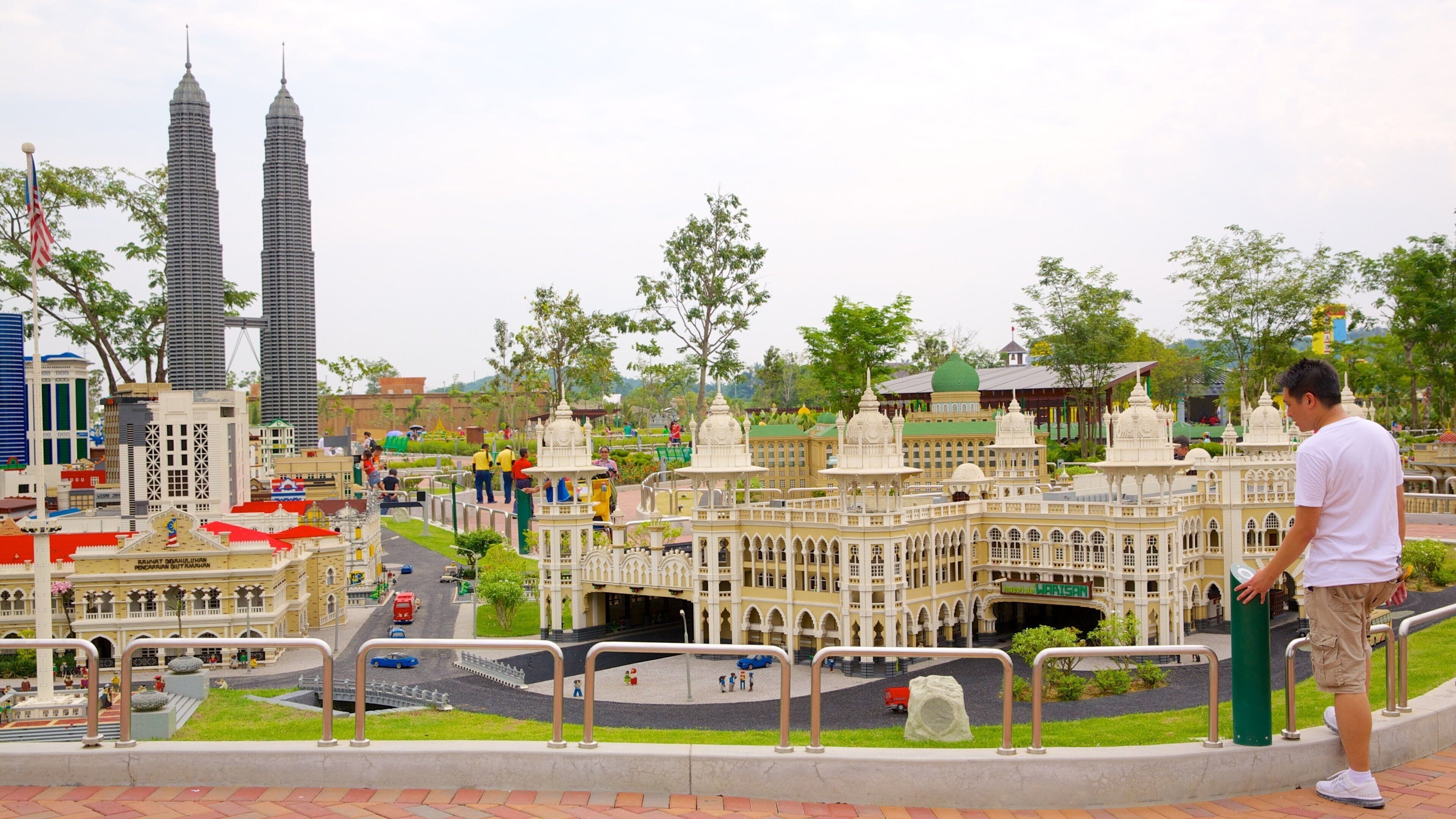 柔佛巴魯 其中包括 騎乘 以及 一個男性