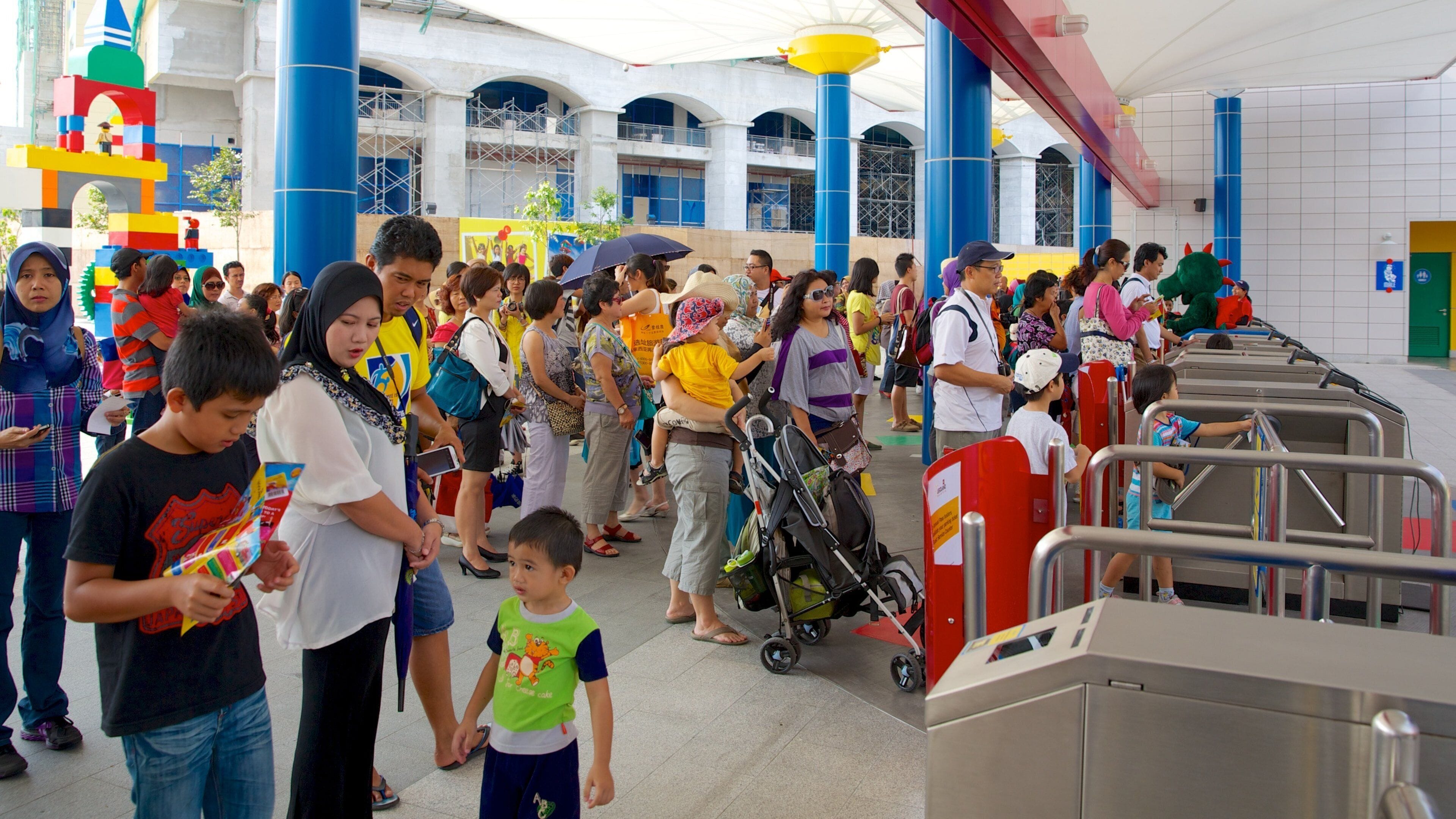 Johor Bahru ofreciendo paseos y también un gran grupo de personas