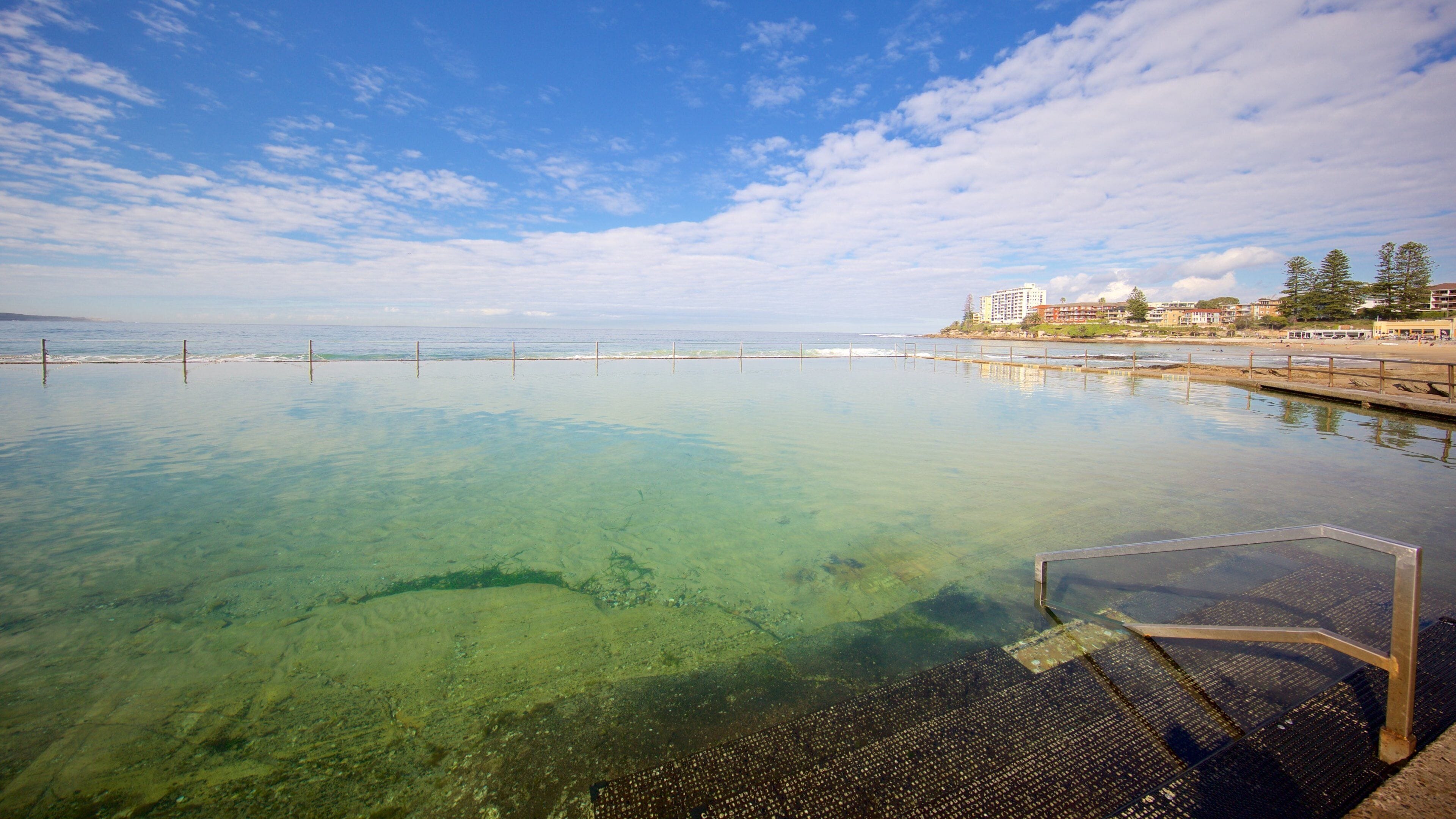 Cronulla Beach som inkluderar en pool