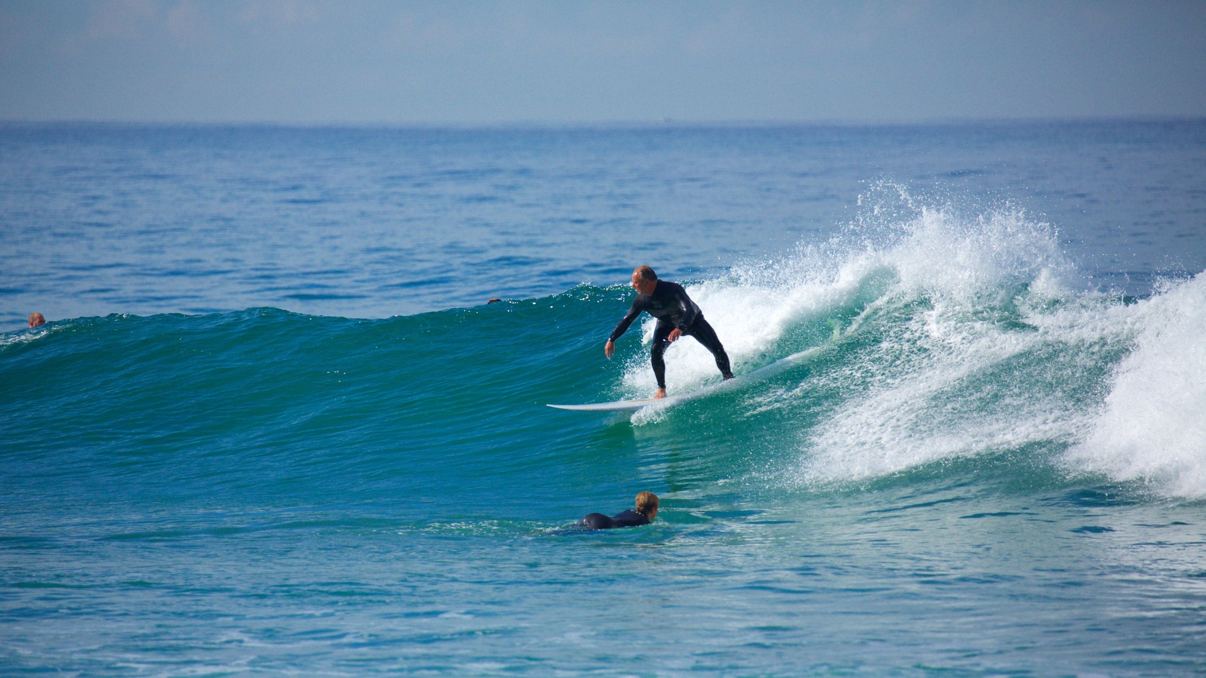 Cronulla Beach que inclui surfe, ondas e paisagens litorâneas