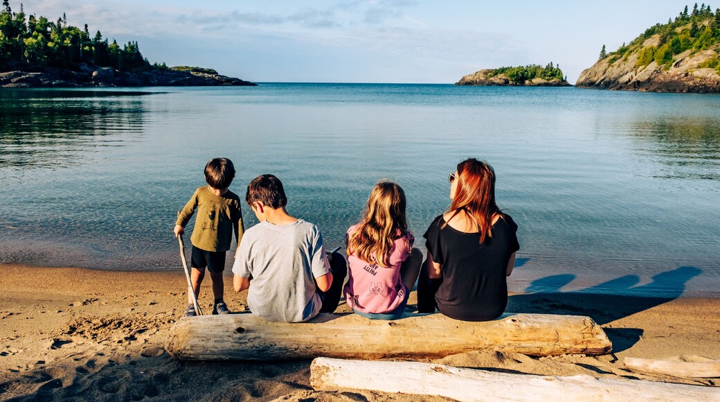 Family on the shores of Lake Superior, Pukaskwa National Park, Ontario, Canada