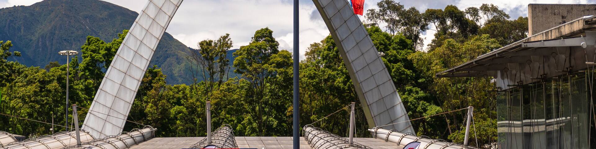 bandera de colombia desde corferias se impone en el firmamento bogotano