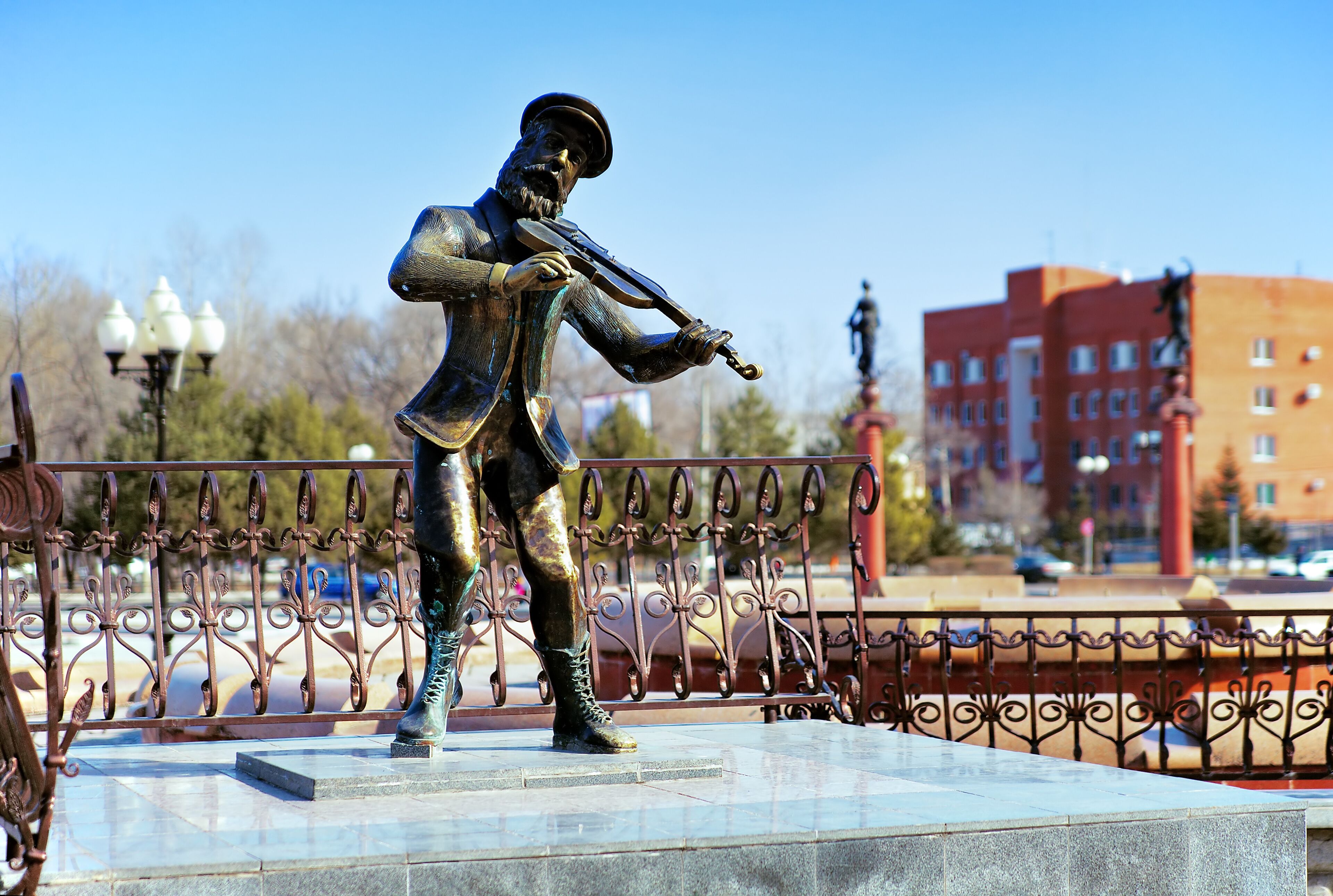 Sculpture of Jewish violinist in Birobidzhan, Russia