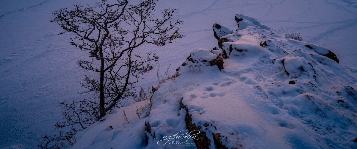 First Light II 萨满山Shamanka - Russia
每个生命都有裂缝,如此才会有光线射进来。