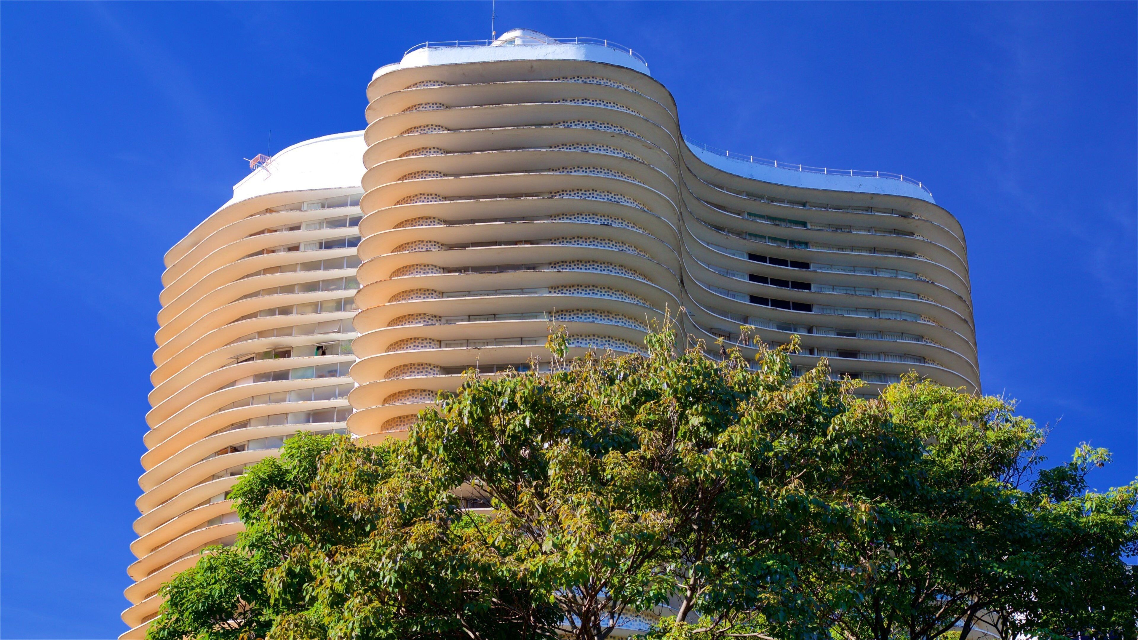 Niemeyer Building featuring a high rise building