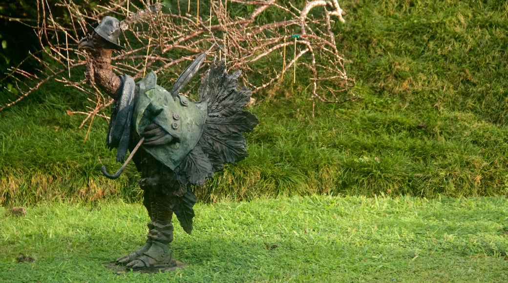 Na Aina Kai Botanical Gardens featuring a garden and outdoor art