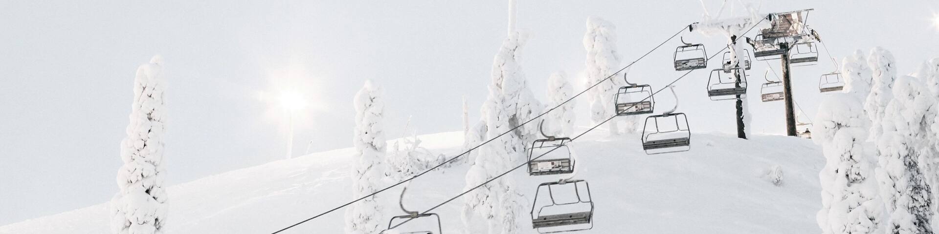 Ruka Ski Area showing mountains, a gondola and snow