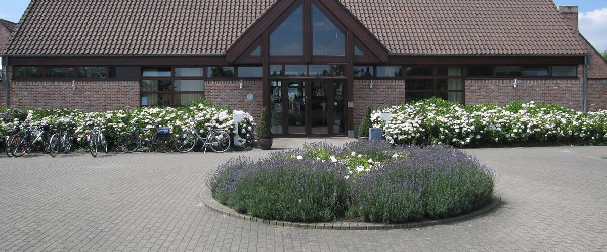 While Abdij Sint-Sixtus is closed to visitors, nearby café <a href="http://www.indevrede.be/" rel="nofollow">In de Vrede</a> is a great place to visit for tasting the Westvleteren beers. You can also purchase a special gift pack with a Westvleteren beer glass and all three beer types, to bring home.