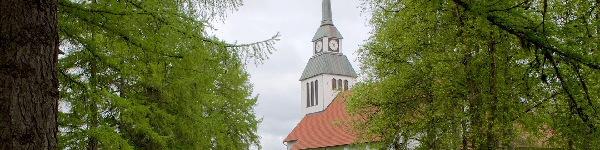 Kuusamo Church showing a park, religious elements and a church or cathedral