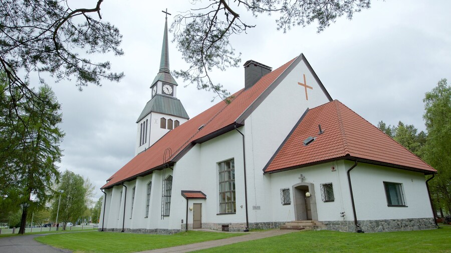 Kirkjan Ă Kuusamo mostrando uma igreja ou catedral e aspectos religiosos
