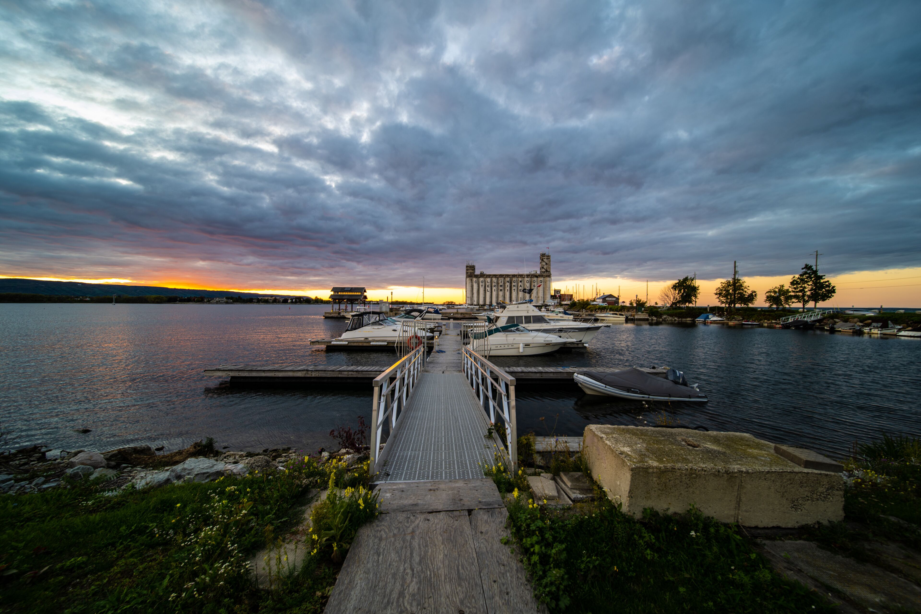 Collingwood park boat docks during sunset   Beginning of fall season 