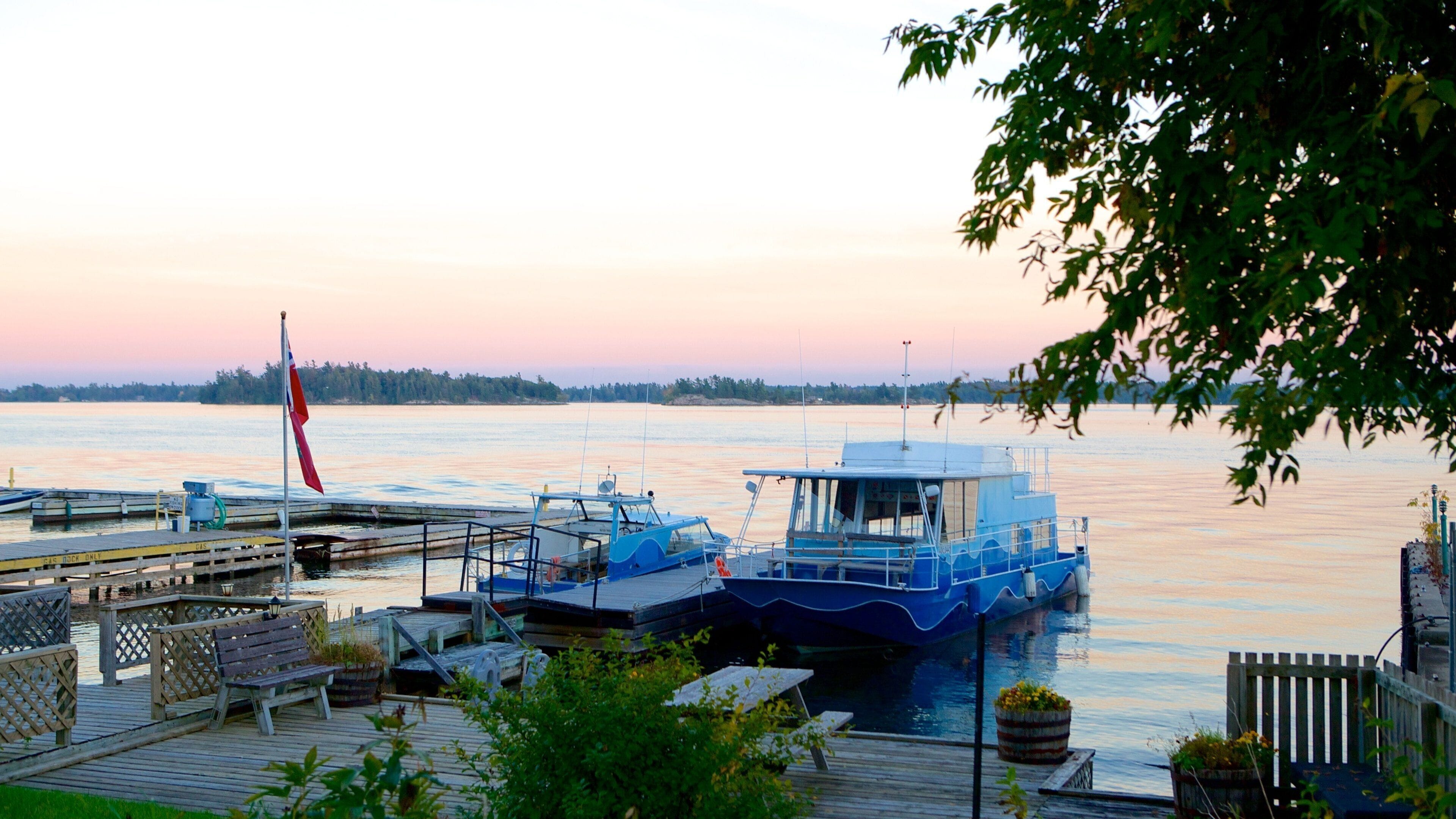 Rockport featuring a lake or waterhole