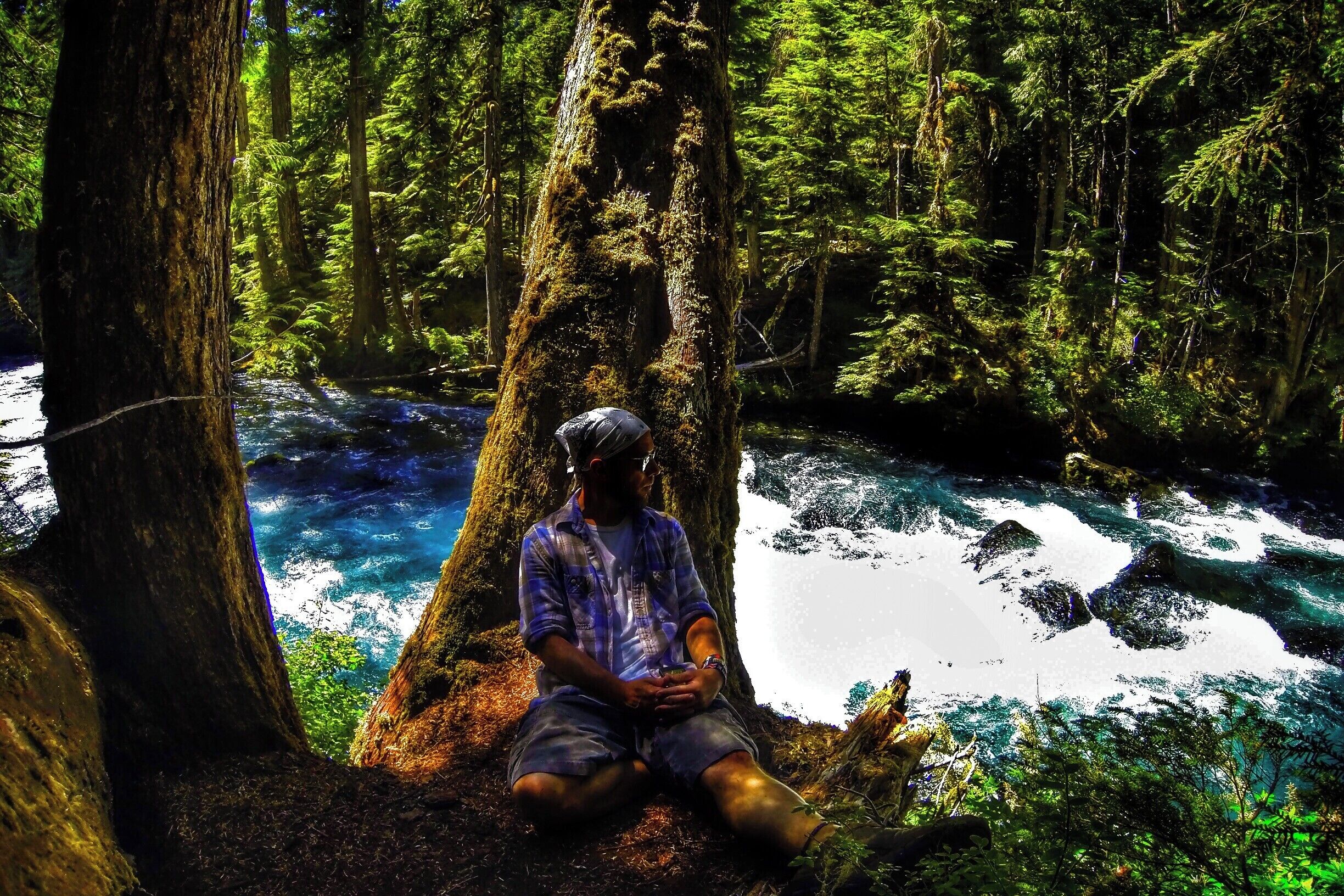 With the clearest and bluest river waters I've ever seen, the McKenzie River trail is perfect for mountain bikers looking for a long 26 mile trail through lush forests, as well as those that would rather hike smaller sections. The river and scenery never disappoint. #colorful
