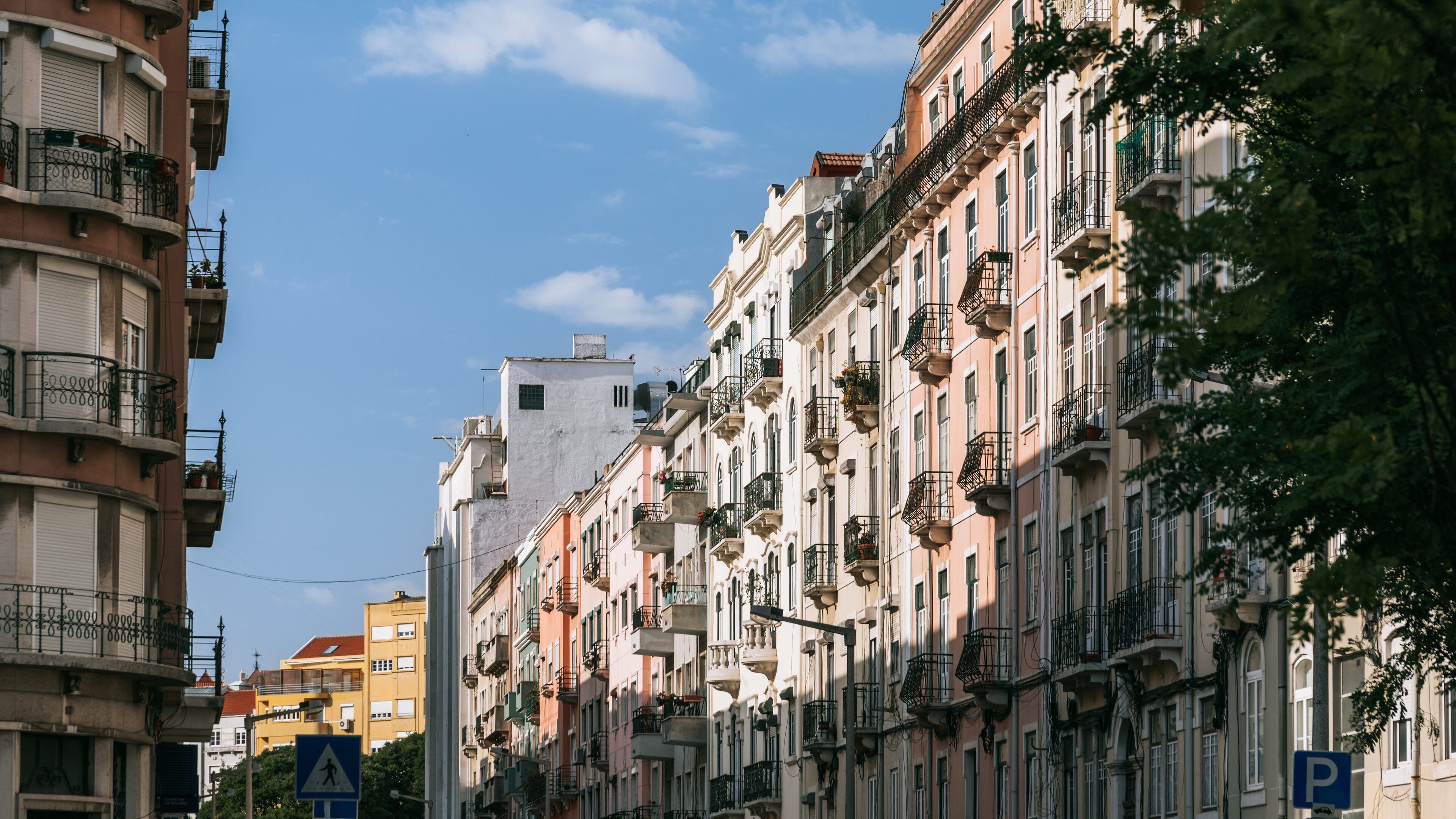 Arroios showing a city