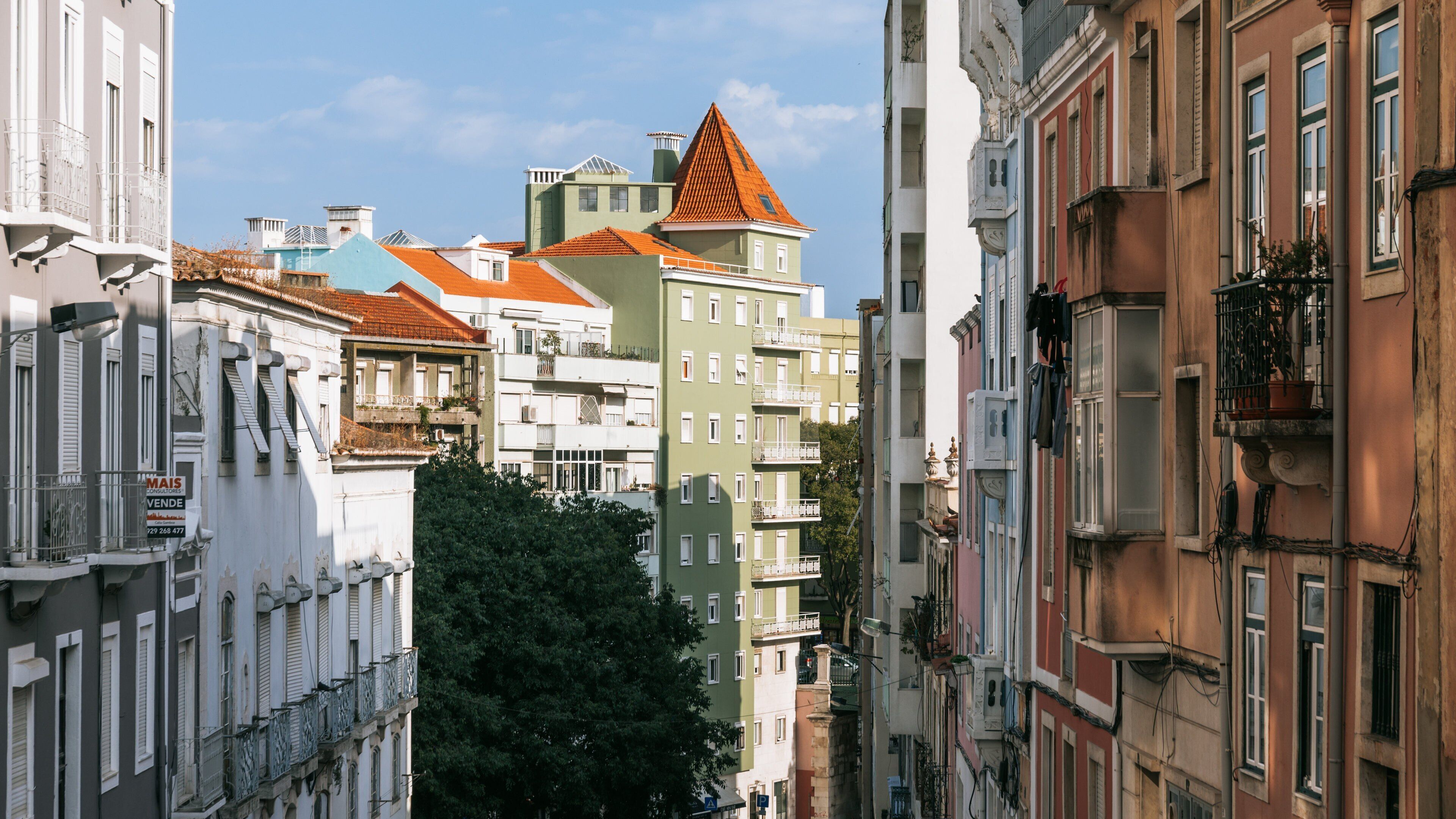 Arroios which includes a city