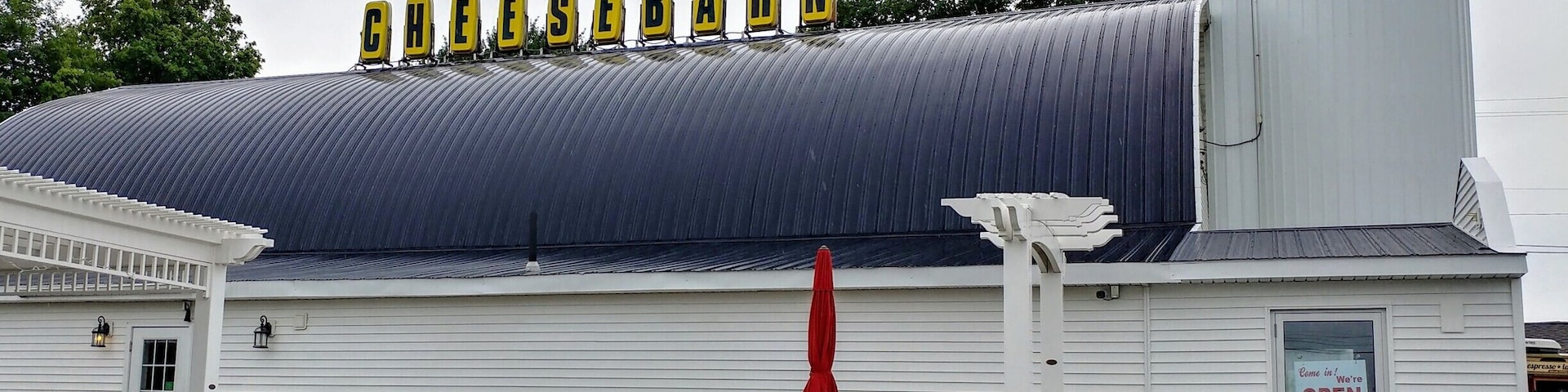 Grandpa's Cheesebarn 🧀 in Ashland is a quick roadside stop to gorge yourself on local cheese samples and pick up some goodies for a future picnic outing.