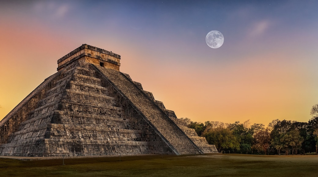 chitchenitza during sunset