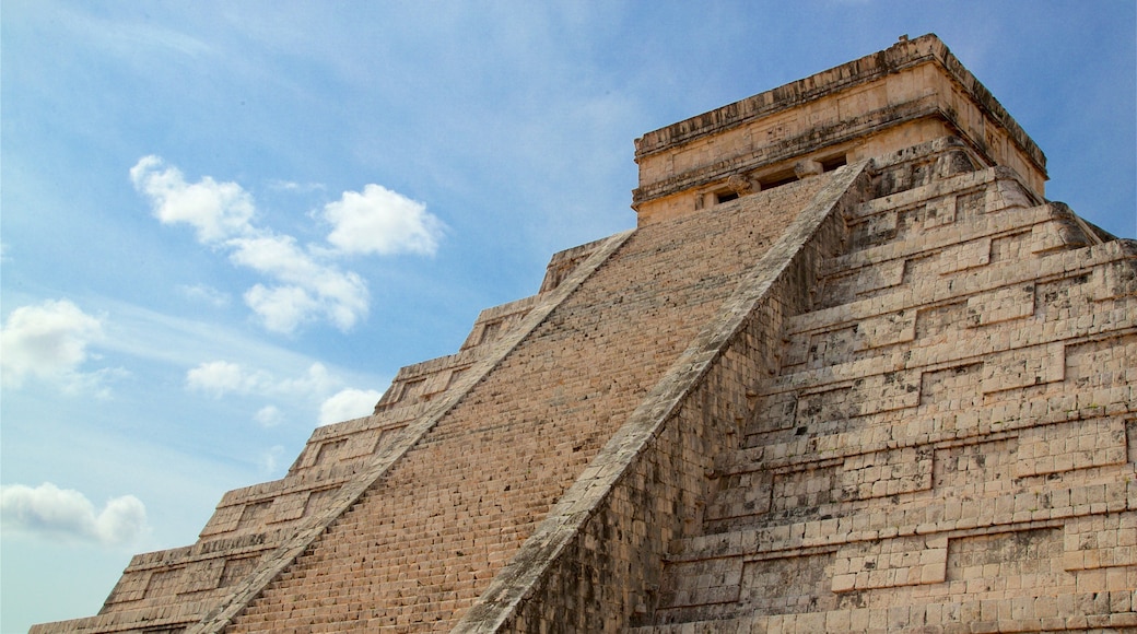 庫庫爾坎金字塔 其中包括 歷史建築