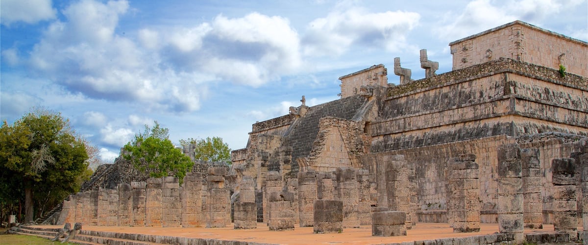 Court of the Thousand Columns showing heritage architecture