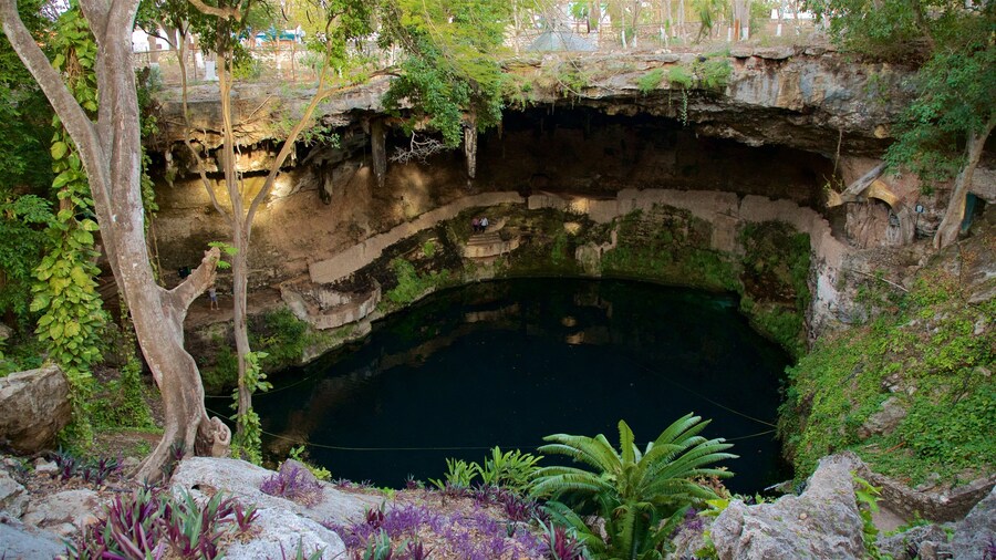 CĂ©note Zaci mettant en vedette un lac ou un point dâeau