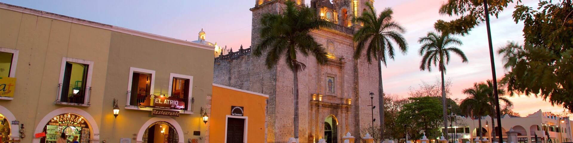 Catedral de San Gervasio ofreciendo una puesta de sol, patrimonio de arquitectura y una iglesia o catedral