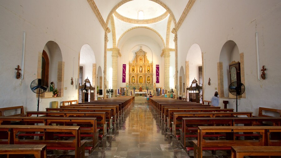 Cathédrale de San Gervasio montrant une église ou une cathédrale, éléments du patrimoine et scÚnes intérieures