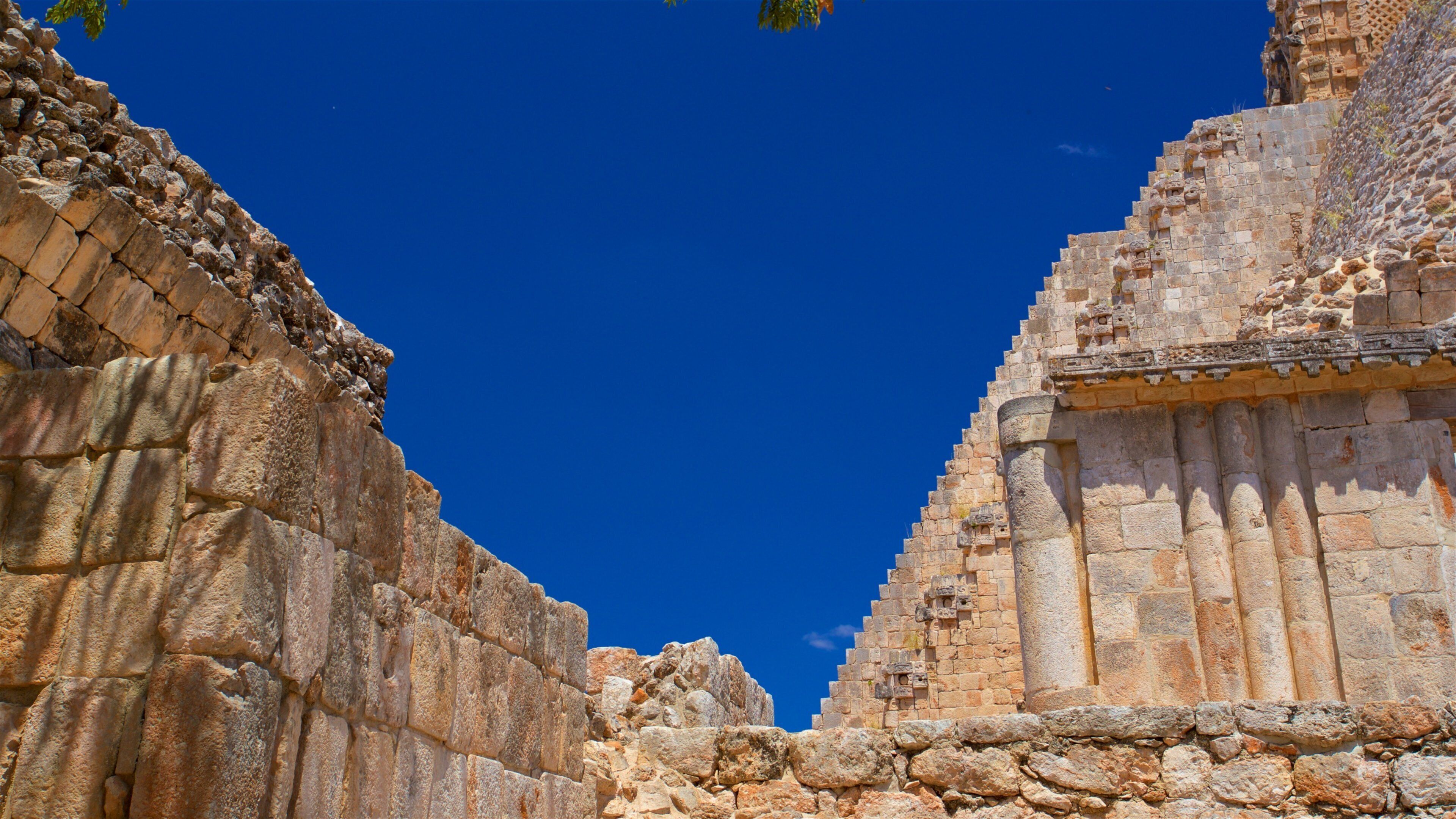 ปิระ  มิด Magician ซึ่งรวมถึง มรดกทางสถาปัตยกรรม