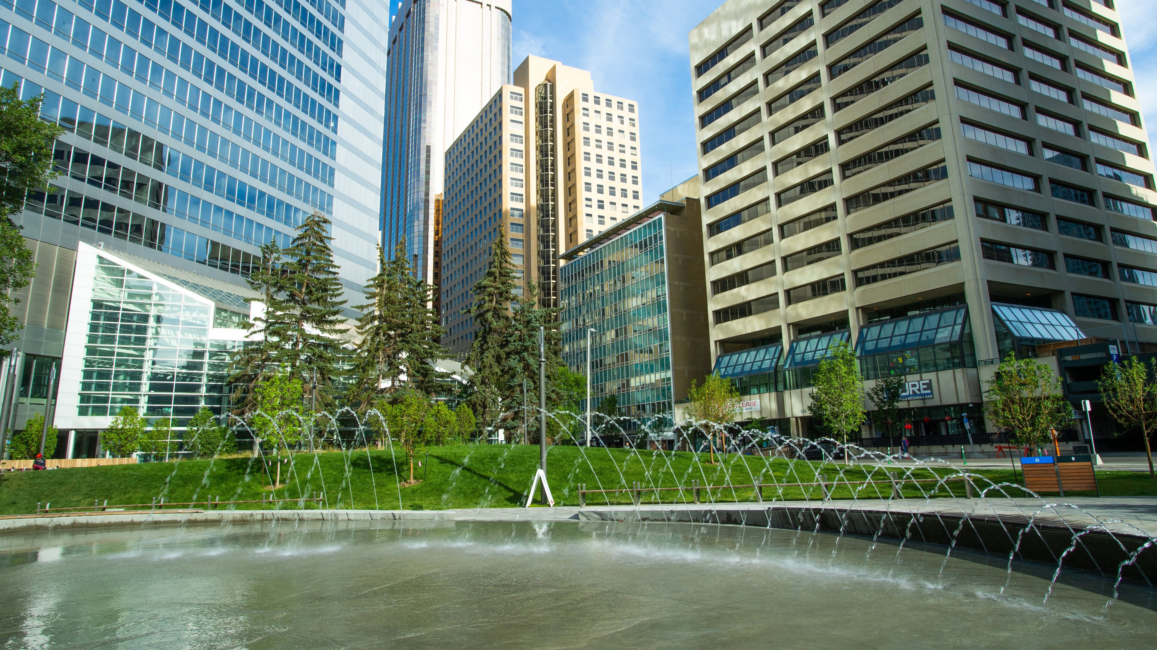Beltline showing a city, a skyscraper and a fountain
