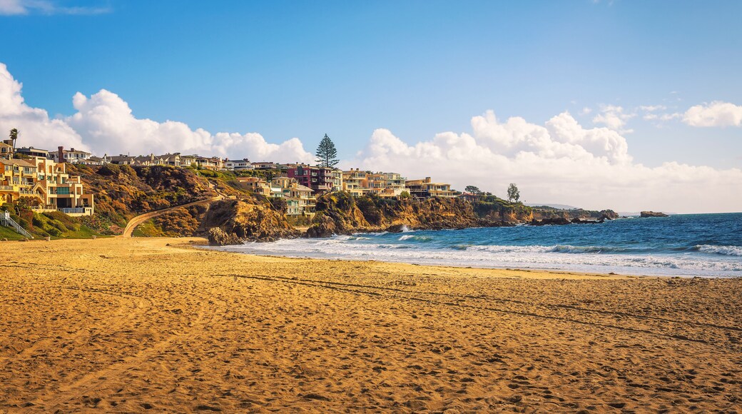 Luxury homes above Corona Del Mar State Beach n California