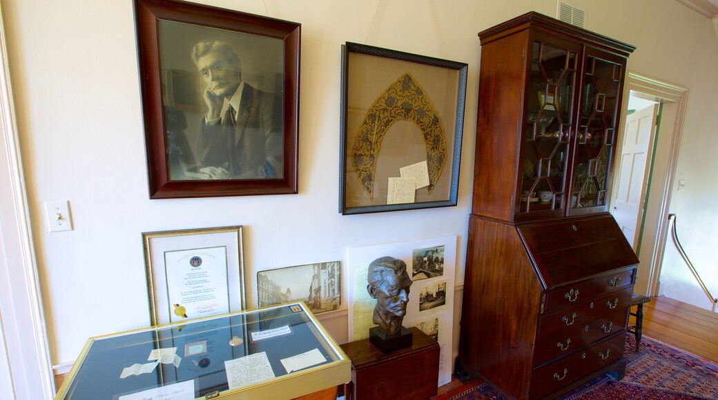 Poplar Hill Mansion showing street scenes, interior views and a square or plaza