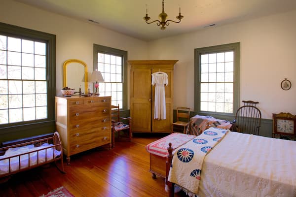 Manoir de Poplar Hill qui includes maison et vues intérieures